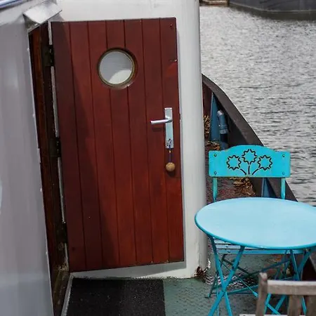 B&B B³ Boat Botel Ghent