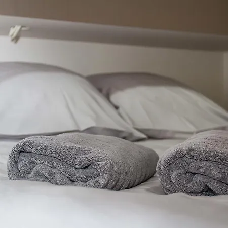 B&B B³ Boat 2* Ghent