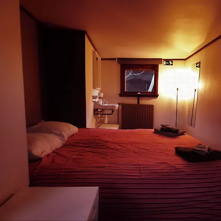 B&B B³ Boat 2* Ghent