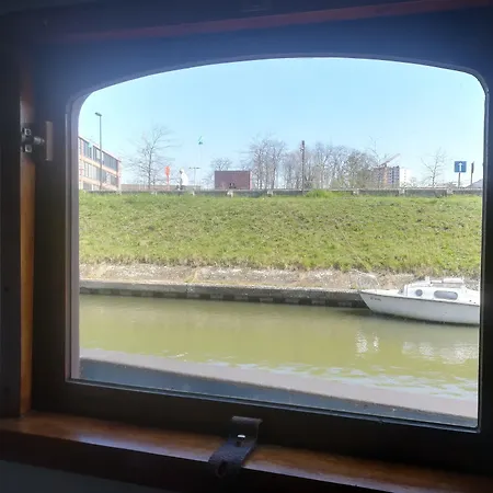 B³ Boat 船上ホテル 2*