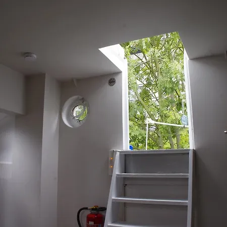 Πλωτό κατάλυμα B³ Boat 2*