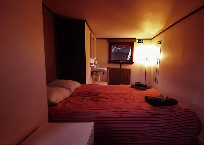 B&B B³ Boat 2* Ghent