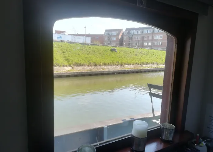B&B B³ Boat Botel Ghent