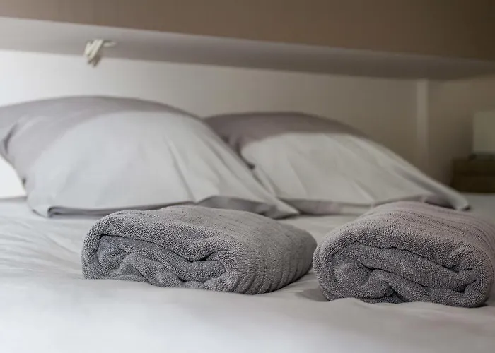 B&B B³ Boat 2* Ghent